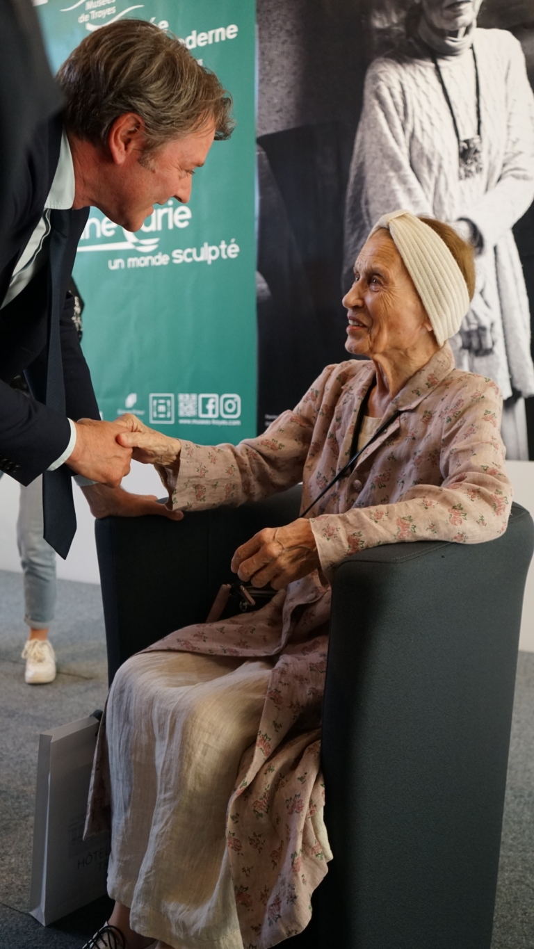 Parvine Curie et le maire de Troyes